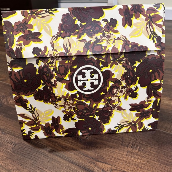 Set of Tory Burch Shopping Bags and Shoe Box!!! - Picture 10 of 10